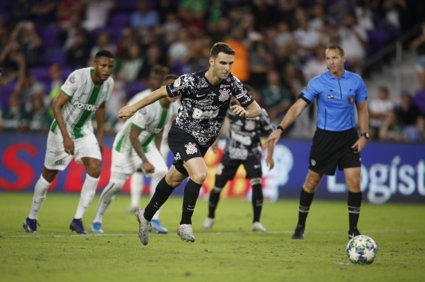 Boselli desperdi�ou a chance de fazer o 2 a 0 para o Corinthians no primeiro tempo