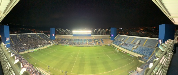 Torcida compareceu em bom p�blico, mas sofreu para entrar na Arena Barueri