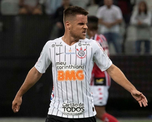Ramiro � o mais regular do Corinthians neste in�cio de trabalho de Tiago Nunes, com quatro bons jogos e dois gols