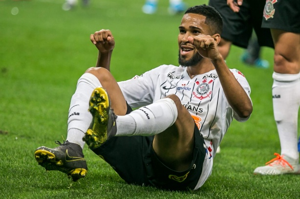 Everaldo pode solucionar lacuna na equipe titular de Tiago Nunes