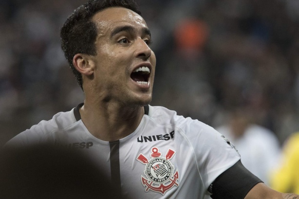 Jadson dá adeus ao Timão com 245 jogos e 50 gols marcados