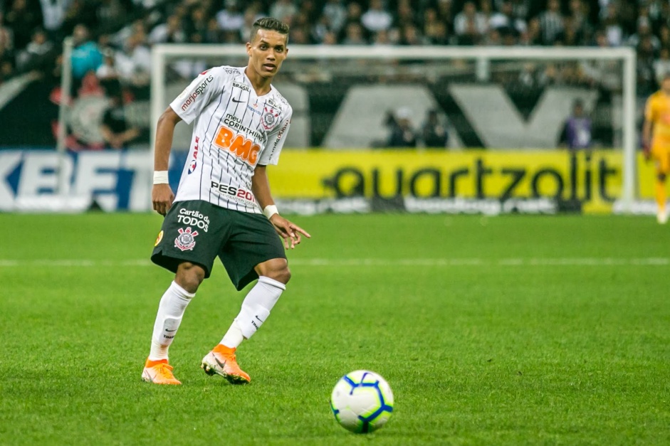 Pedrinho pode deixar o Corinthians, mas apenas na prxima janela de transferncia