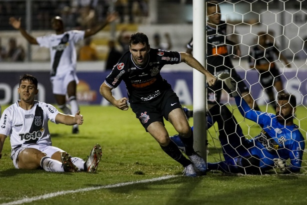 Mauro Boselli chegou ao quarto gol no Brasileirão