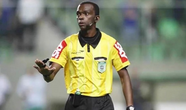 �rbitro reencontra Corinthians e Santos neste domingo