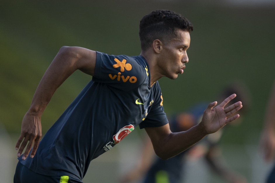 Pedrinho pode reforçar a Seleção Brasileira após sentir dores na coxa