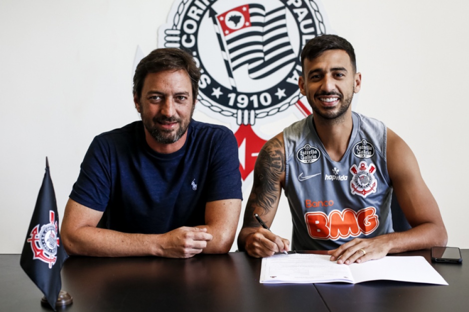 Camacho renovou seu contrato com o Corinthians