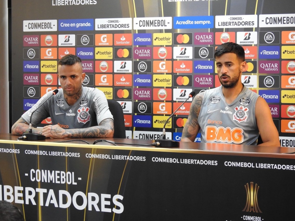 Luan e Camacho conversam com a imprensa antes do primeiro compromisso pela Pr-Libertadores