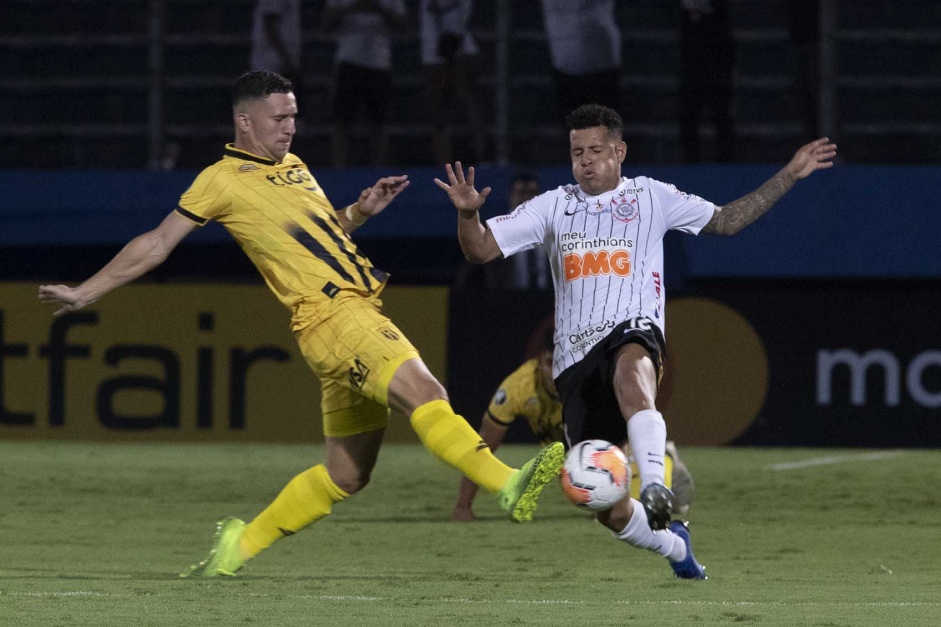 Corinthians desperdiou muitas chances e volta ao Brasil com resultado negativo