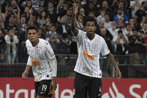 �rbitro errou ao marcar falta de Gil no gol do Guaran�