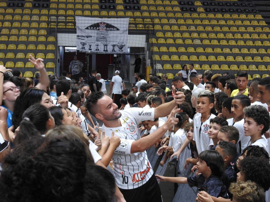 Corinthians apresentou seus novos jogadores para a temporada no ginsio Wlamir Marques