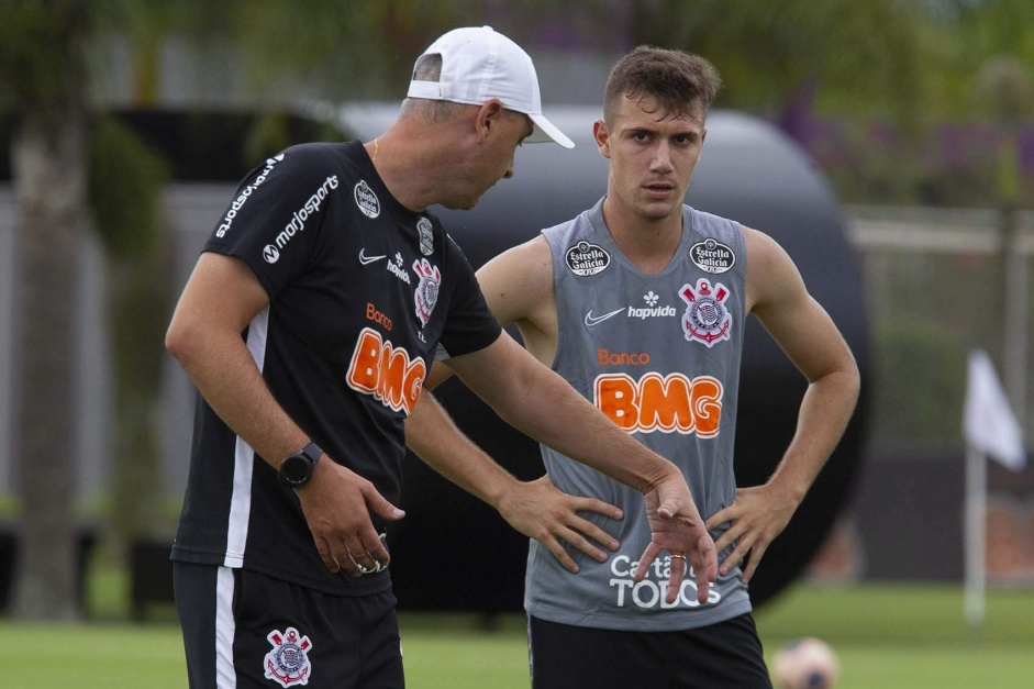 Lucas Piton ainda no deve assumir a titularidade do Corinthians