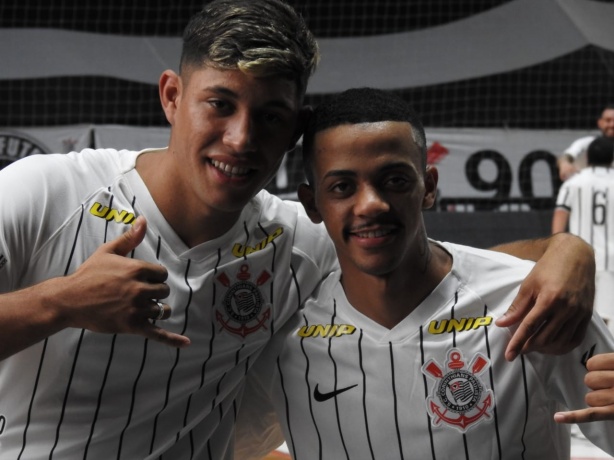 Guilhermão, à esquerda, e João Victor hoje chegaram ao profissional do futsal do Corinthians