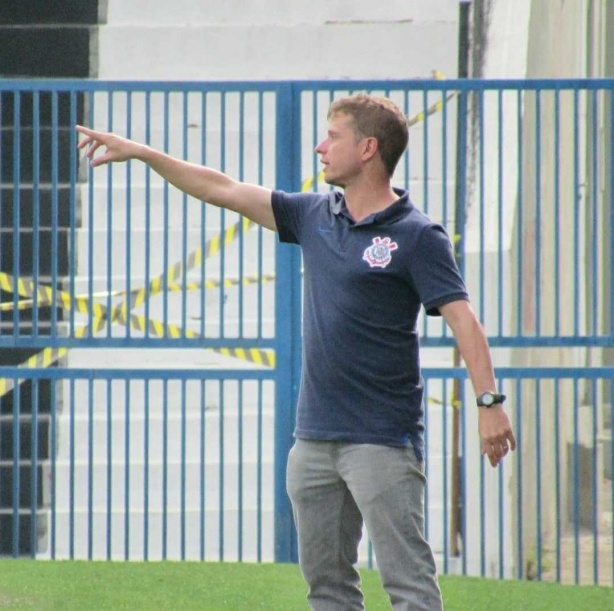 Fernando Seabra n�o � mais coordenador da base do Corinthians