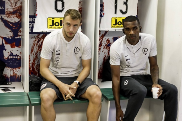 Carlos Augusto e Marllon estão entre os nomes que podem deixar o clube nos próximos dias