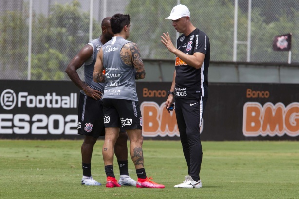 Tiago Nunes comandou mais um treinamento visando o duelo com o �gua Santa