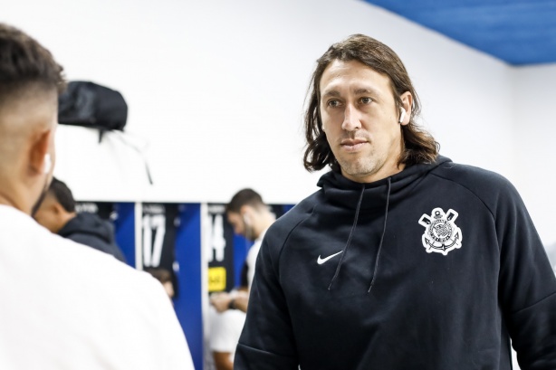 Cássio foi amarelado ao reclamar de mão no lance do segundo gol do Água Santa