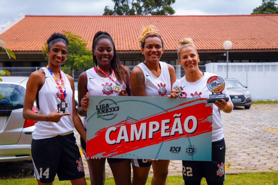 Equipe feminina de basquete 3x3 do Corinthians foi campeo invicta