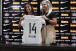 Corinthians apresenta oficialmente Millene; atacante volta a vestir a camisa 14
