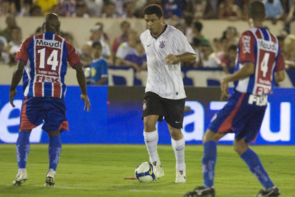 Ronaldo estreou pelo Corinthians h exatos 11 anos