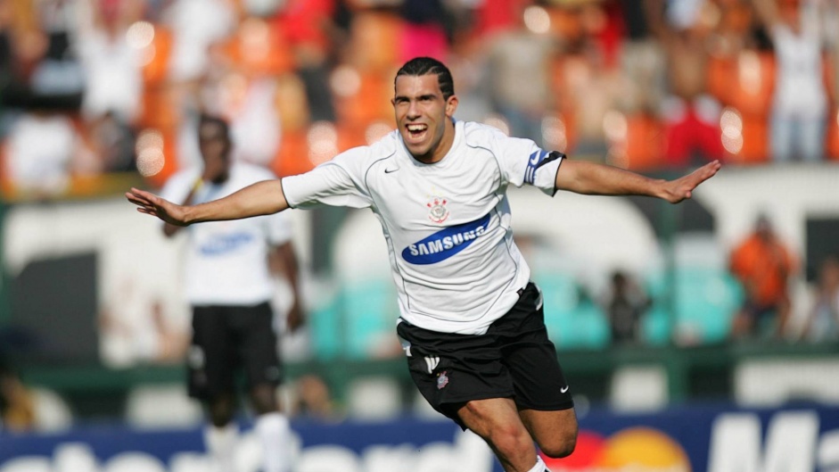 Tevez marcou duas vezes em jogo histrico para o Corinthians