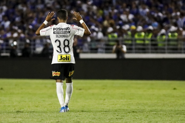 Pedrinho voltará a jogar pelo Corinthians; clube tenta agilizar seguro para colocá-lo em condição até domingo