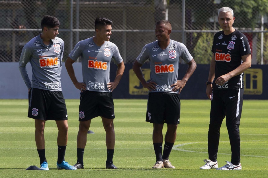 Araos, Roni (Sub-23) e Lo Pereira (Sub-20): treino do Timo teve integrao total