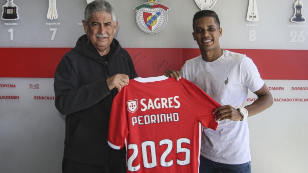 Meia assinou at� 2025 com o novo clube