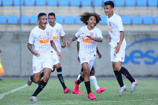 Renato, � esquerda, se junta a Biro na Sele��o sub-17