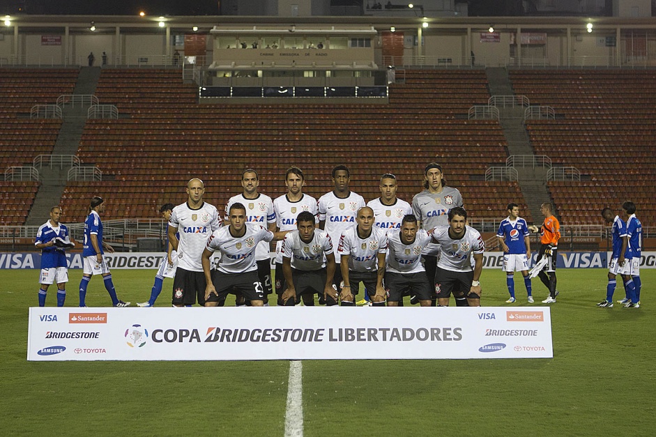 Em 2013, Corinthians foi punido com a ausncia de pblico em um dos jogos como mandante da Libertadores