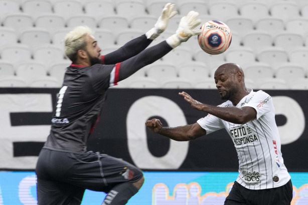 Love entrou no segundo tempo na tarde deste domingo, mas não conseguiu mudar o jogo