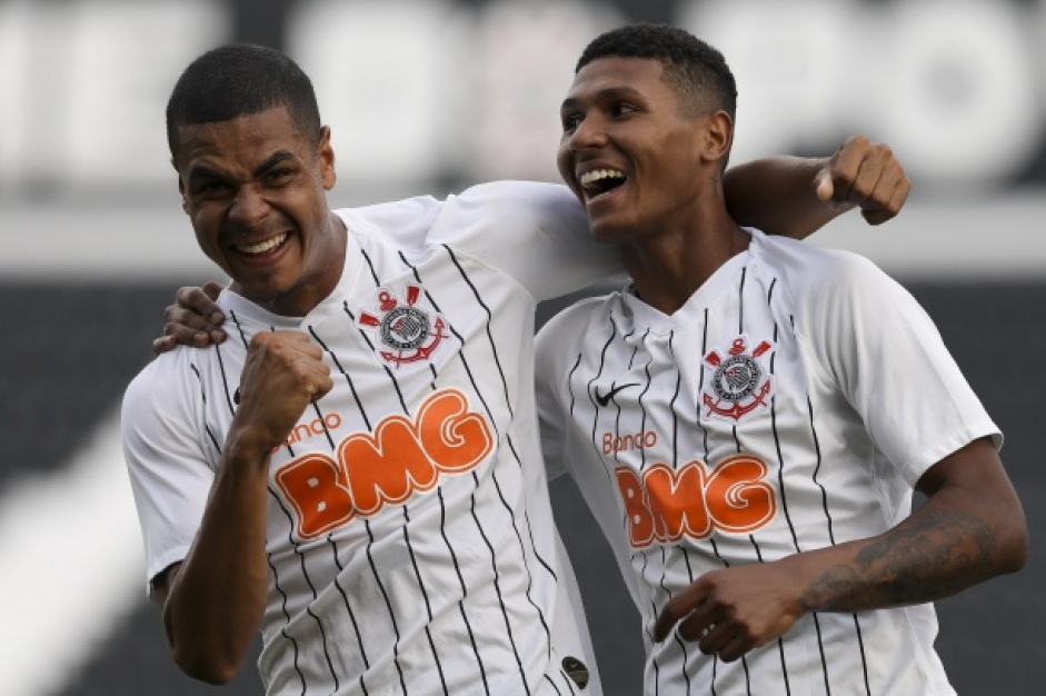 Lo Paraso renova contrato com Corinthians