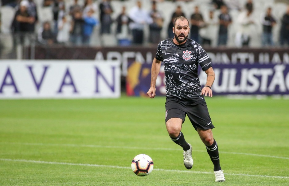 Danilo participou de jogo comemorativo do Corinthians em janeiro deste ano