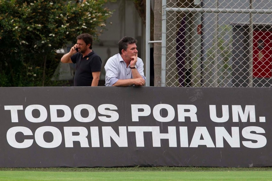 Andrs Sanchez, presidente do Corinthians, acredita que manter os salrios normais  o melhor caminho; TV Globo pode mudar a estratgia num futuro prximo...