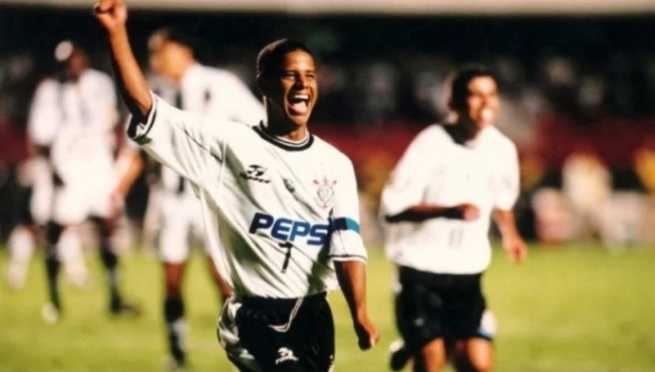 Marcelinho Carioca relembra gol da intermediria contra o Palmeiras, no Pacaembu, em 1995