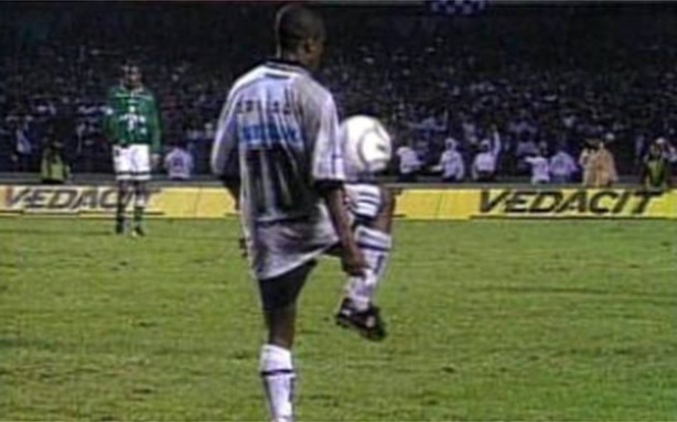 Edilson protagonizou um dos lances mais marcantes da hist�ria dos D�rbis