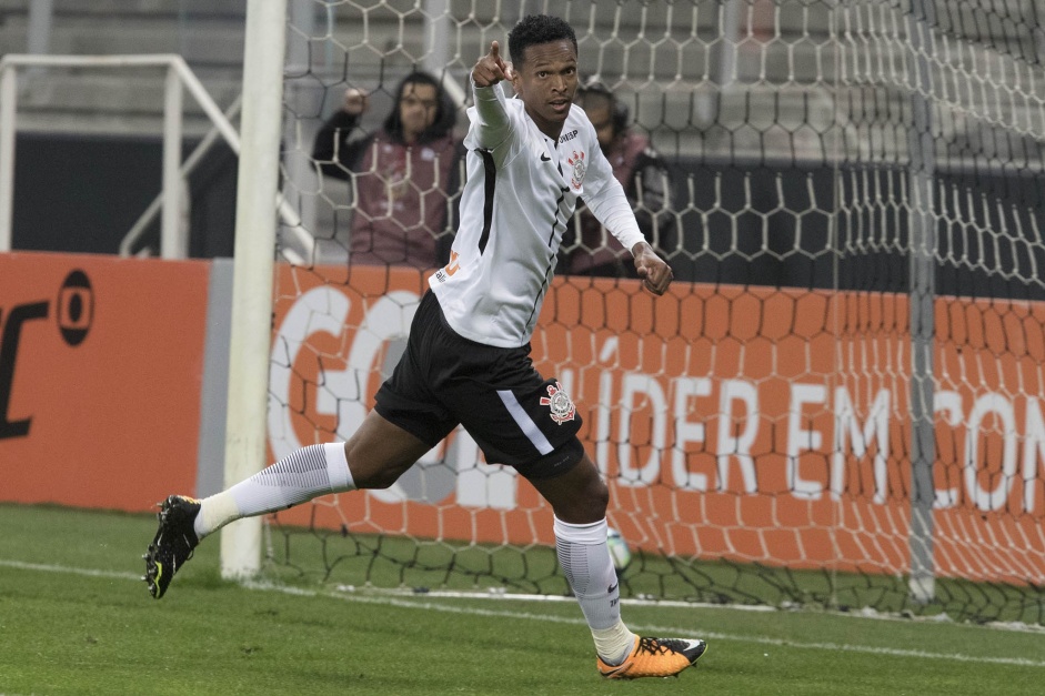 Corinthians ganha concorrência do Oriente Médio em possível retorno de Jô ao club