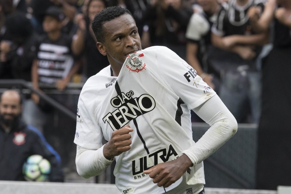 Corinthians registra contrato de Jô no BID da CBF e atacante já pode reestrear pelo clube