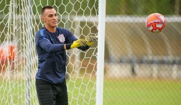 Matheus Donelli já realizou alguns treinos com o time principal do Corinthians no CT Joaquim Grava