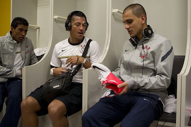 Paulinho, Ralf e F�bio Santos no vesti�rio da Bombonera, antes da final contra o Boca Juniors
