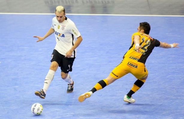 Leandro Caires foi campe�o da LNF pelo Corinthians em 2016