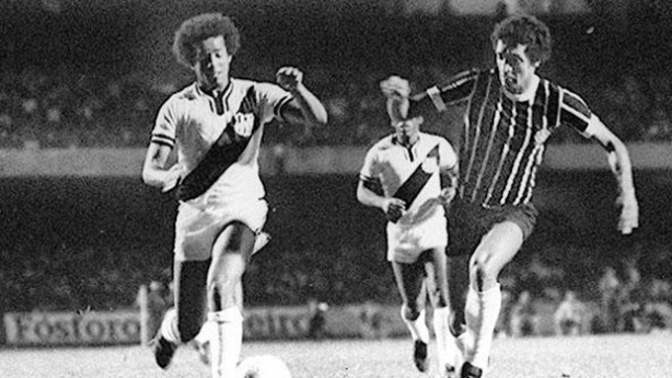 O Corinthians venceu a Ponte Preta por 1 a 0 e garantiu o t�tulo paulista em 1977