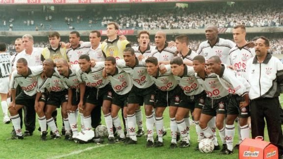 Corinthians foi bicampeo brasileiro com um esquadro