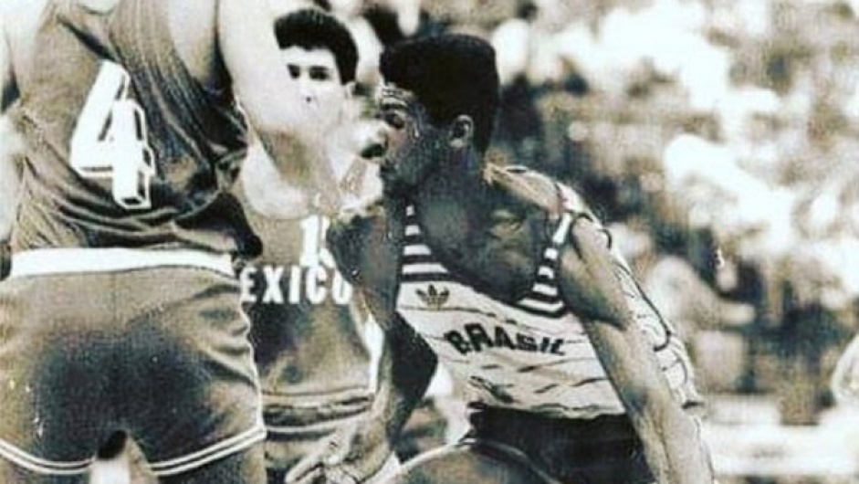 Gerson foi o jogador que mais vestiu a camisa da Seleo Brasileira de basquete
