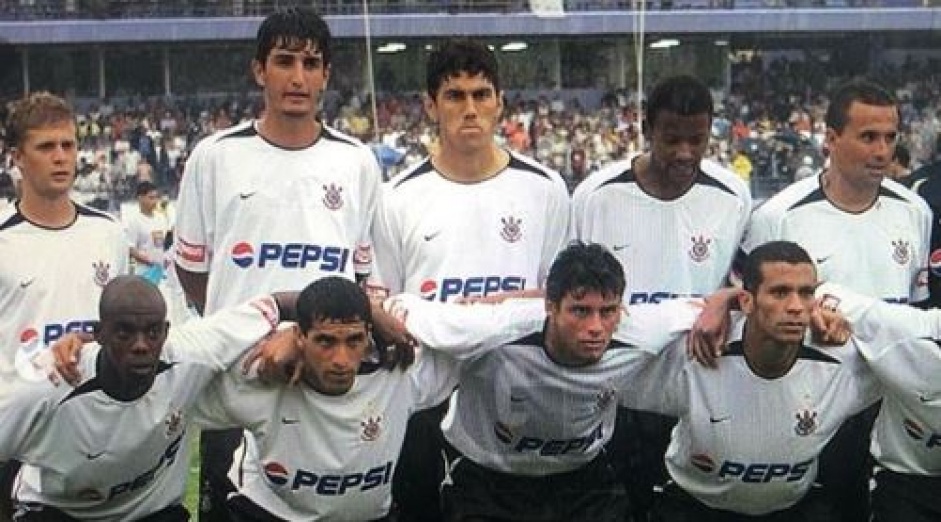 Marquinhos Silva (o mais alto da foto) foi revelado pelas categorias de base do Corinthians