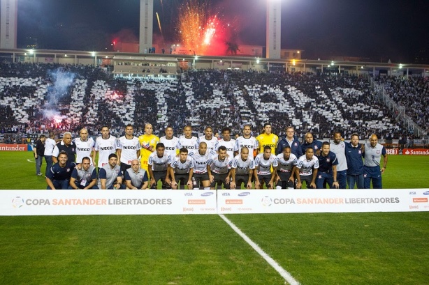 Corinthians vence Boca J�nior por 2 a 0 e fica com o t�tulo in�dito da Libertadores, em 2012