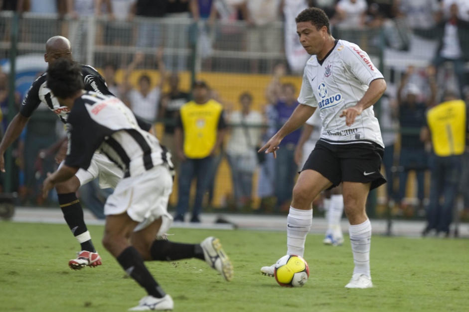 Corinthians enfrentou o Santos em 2009 e se sagrou campeo paulista