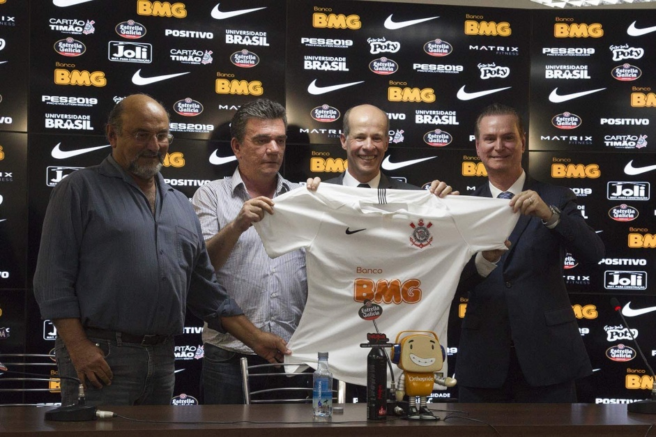 Executivos do Banco BMG, Andrs Sanchez e Luis Paulo Rosenberg (ex-diretor de marketing) na coletiva do anncio oficial do acordo, em janeiro de 2019