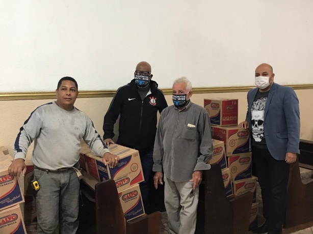 Corinthians e BMG entregaram mais de 400 quilos de comida nessa sexta-feira