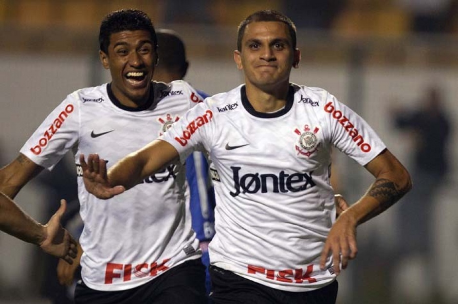 O Corinthians venceu o Emelec-EQU por 3 a 0 em 2012