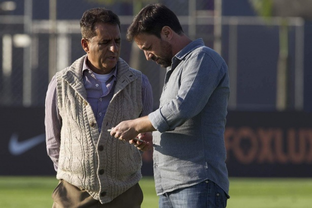 Jorge Kalil (&agrave; esquerda) foi firme ao falar sobre o ex-corinthiano Paulo Andr&eacute;